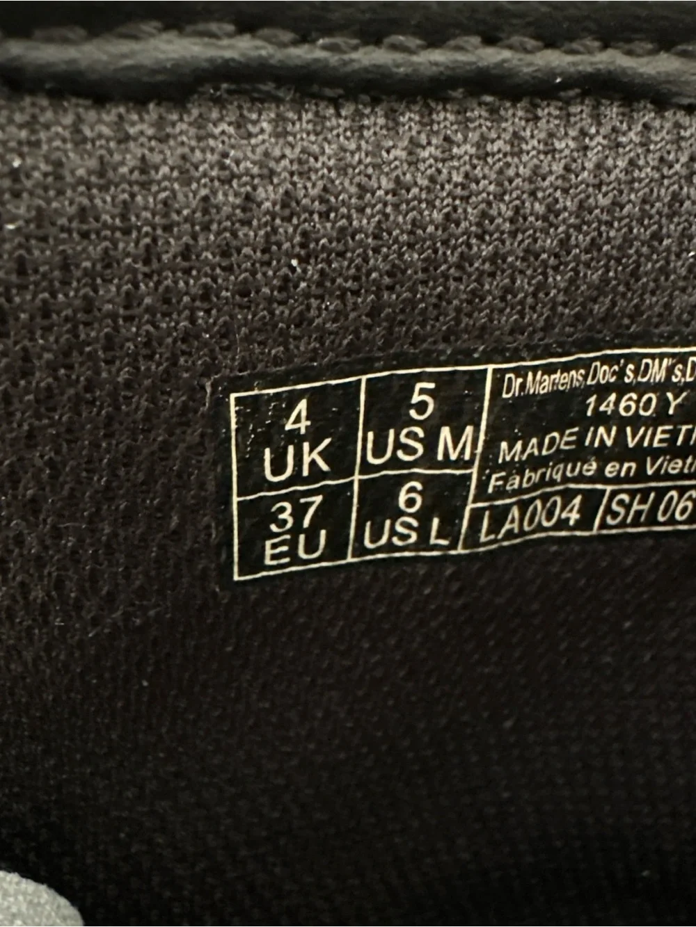 Womens Dr. Martens Boots Metallic Silver w/ Hearts Zipper Side Sz 6 Valentines - Picture 9 of 10